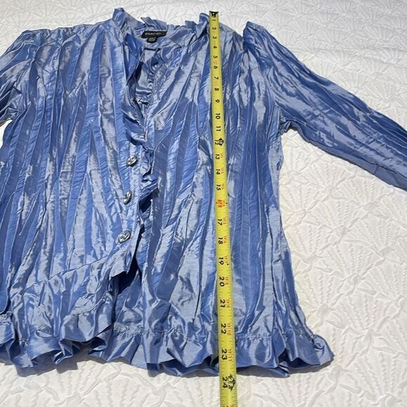 Periwinkle Blouse Glass look faceted buttons, crinkle, taffeta look Small - Picture 13 of 13